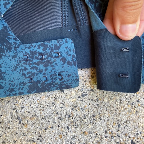 lululemon | DD 32 | turquoise and navy pattern | sports bra - Picture 5 of 5